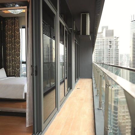 吉隆坡帝盛酒店 外观 照片 A balcony in a hotel room