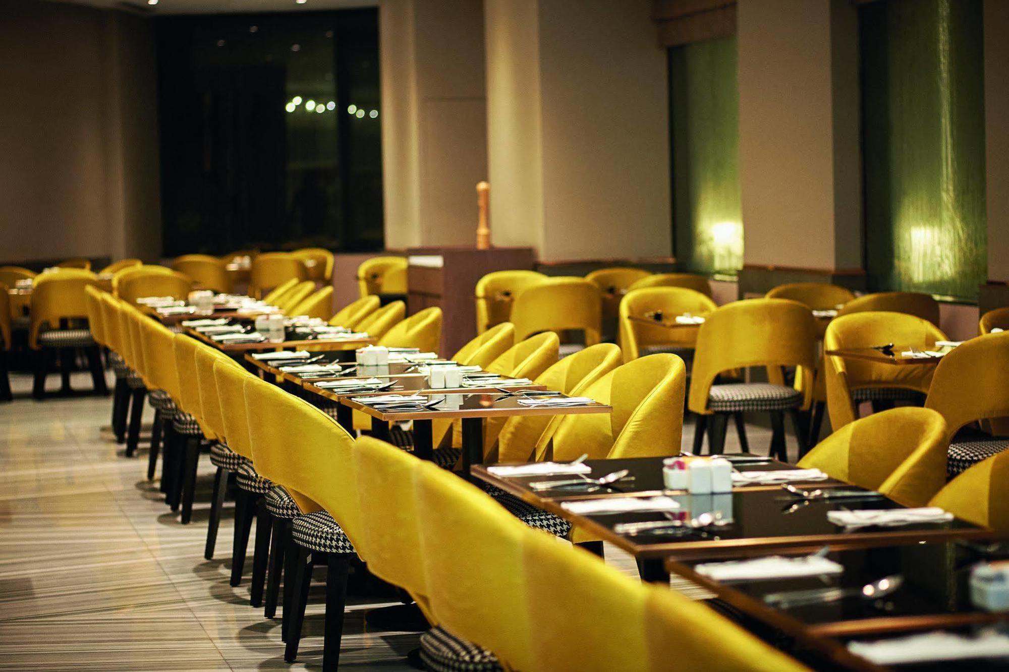 吉隆坡帝盛酒店 外观 照片 The interior of the restaurant